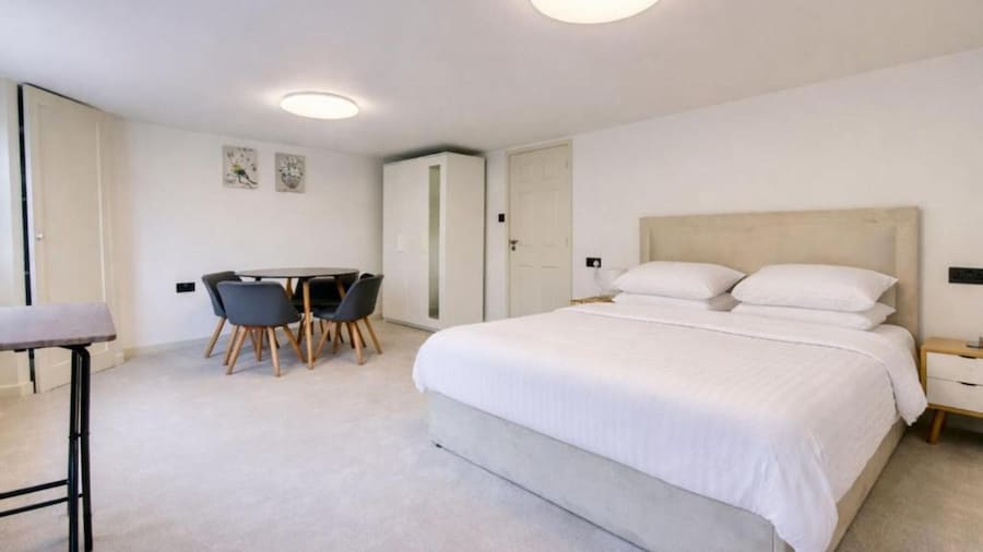 Stylish 2BR Apartment in Leicester Square