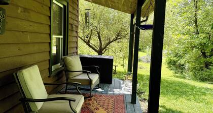 Waterfront, Fabulous 3-bedroom house with creek views in charming Catskill