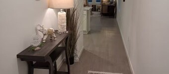 Brand New Built Modern Oasis-8 Minutes from IAH Airport and restaurants/stores.