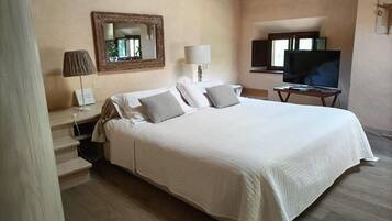 Junior Suite, Courtyard View | Free WiFi