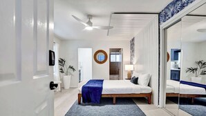 Desk, iron/ironing board, travel cot, WiFi - Bright Studio | Walk to Downtown Lake Worth (Lake Worth Beach)