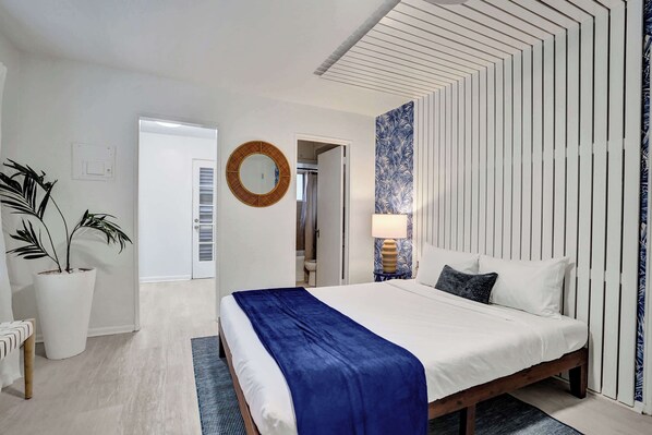 Desk, iron/ironing board, travel cot, WiFi