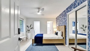 1 bedroom, desk, iron/ironing board, travel cot - Downtown Studio | Walk to Lake Worth Beach (Lake Worth Beach)