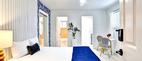 1 bedroom, desk, travel crib, WiFi