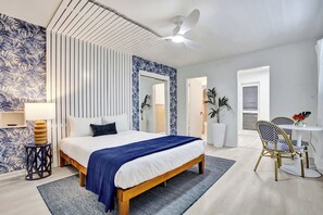 Room - Lake Worth Studio with Kitchenette and Shared Yard (Lake Worth Beach)