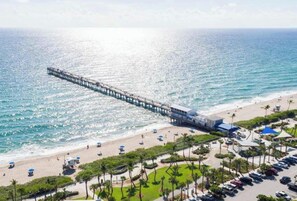 A pier extending into the lake with a beach and parking area nearby. - 5 Min to Beach, Private 4-Unit Building (Lake Worth Beach)