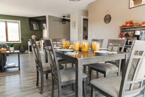 Dining - Cozy 2-bedroom apartment with Your Own Private Patio & Hot-Tub (Loganville)