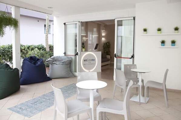 Outdoor dining - Hotel Piccadilly (Riccione)