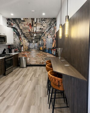Fridge, microwave, oven, stovetop - BRAND NEW 18 Mins to NYC! Sleek & Modern 2BR Apt Sleeps 9 (Newark)