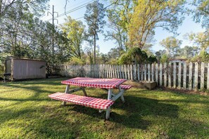 Outdoor dining - Prime Location-5 Min to Augusta National Golf Club (Augusta)