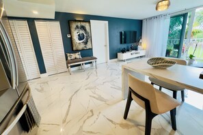 TV - Elegant two bedroom, two bath retreat on the Miami River. With an amazing view.. (Miami)