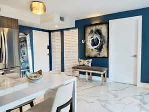 Interior - Elegant two bedroom, two bath retreat on the Miami River. With an amazing view.. (Miami)