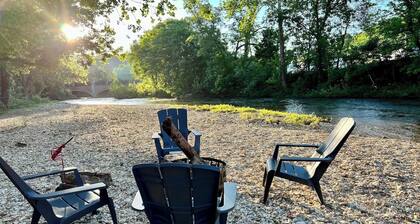Vintage Creekside Motel in Hollister MO (18)