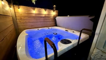 Bañera de hidromasaje exterior