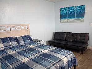 1 bedroom, free WiFi, bed sheets - Cozy Beach Front Studio Condo in Daytona Beach Shores (Daytona Beach)