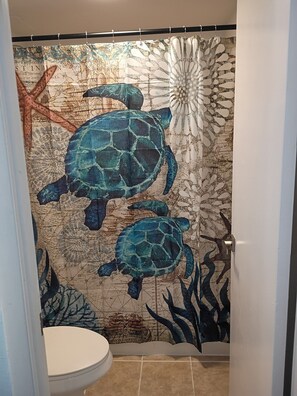 Handdukar, tvål och toalettpapper