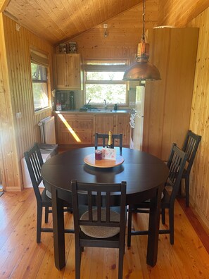 Dining - Cozy Cottage on the Golden Circel // Panoramic View //Hot Tube (Selfoss)