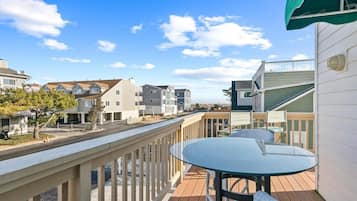 House, Multiple Beds, Hot Tub, Ocean View (CLAYTON STREET 16A) | Outdoor dining