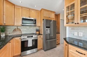 House, Multiple Beds, Hot Tub, Ocean View (CLAYTON STREET 16A) | Private kitchen - Clayton Street 16A (Dewey Beach)