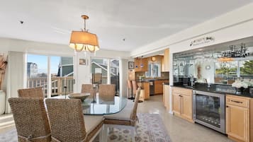 House, Multiple Beds, Hot Tub, Ocean View (CLAYTON STREET 16A) | Private kitchen