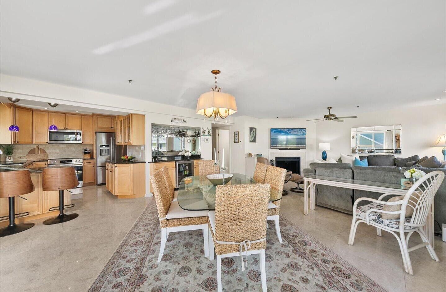 House, Multiple Beds, Hot Tub, Ocean View (CLAYTON STREET 16A) | Interior