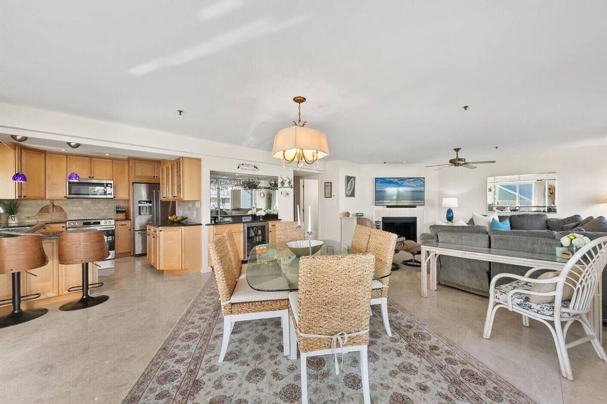 Casa, várias camas, banheira de imersão, vista para o oceano (CLAYTON STREET 16A) | Parte interna