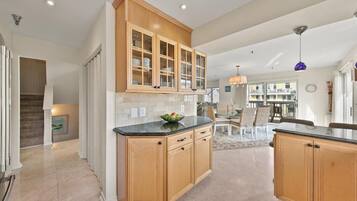 Ferienhaus, Mehrere Betten, Whirlpool, Meerblick (CLAYTON STREET 16A) | Innenbereich