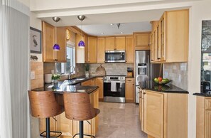 House, Multiple Beds, Hot Tub, Ocean View (CLAYTON STREET 16A) | Private kitchen - Clayton Street 16A (Dewey Beach)