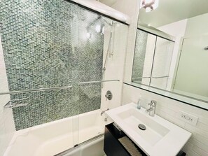 Condo, Multiple Beds, Pool Access, Ocean View (OCEAN DRIVE 21 304) | Bathroom - Ocean Drive 21 304 (Rehoboth Beach)