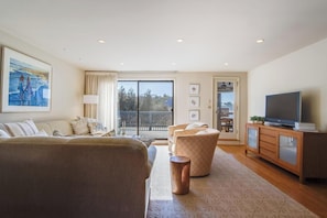 House, Multiple Beds, Kitchen, Pool View (SNUG HARBOR 7) | Living area - Snug Harbor 7 (Rehoboth Beach)