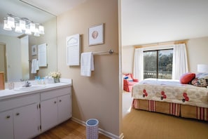 House, Multiple Beds, Kitchen, Pool View (SNUG HARBOR 7) | 3 bedrooms, individually decorated, individually furnished - Snug Harbor 7 (Rehoboth Beach)