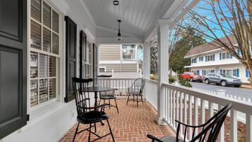 House, Multiple Beds, Patio, City View (SUSSEX STREET 50) | Outdoor dining