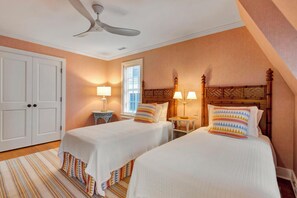 Nhà, nhiều giường, sân hiên, quang cảnh thành phố (SUSSEX STREET 50)