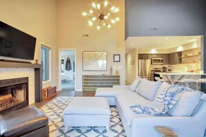 Condo, Multiple Beds, Kitchen, Pool View (AMERICAN EAGLE WAY 241 #12) | Living area - American Eagle WAY 241 #12 (Rehoboth Beach)