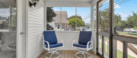 Casa de campo, várias camas, sacada, vista para o jardim (BAYARD AVENUE 207) | Terraço/pátio