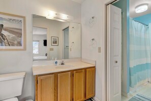 Bathroom - Bayard Avenue 207 (Rehoboth Beach)