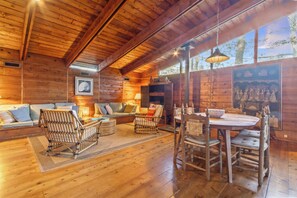 Cottage, Multiple Beds, Fireplace, Garden View (CHESAPEAKE STREET 120) | 3 bedrooms, individually decorated, individually furnished - Chesapeake Street 120 (Rehoboth Beach)