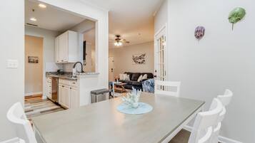 Appartamento, letti multipli, cucina, vista piscina (CASCADE LANE 515) | Interni