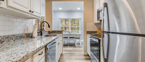 콘도, 침대(여러 개), 주방, 수영장 전망 (CASCADE LANE 515) | 전용 주방