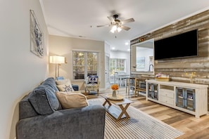 Condo, Multiple Beds, Kitchen, Pool View (CASCADE LANE 515) | Living area - Cascade Lane 515 (Rehoboth Beach)