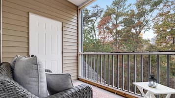 Condo, Multiple Beds, Kitchen, Pool View (CASCADE LANE 515) | View from room