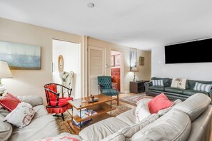 Casa de campo, várias camas, cozinha, vista para o oceano (OLIVE AVENUE 3) | Área de estar