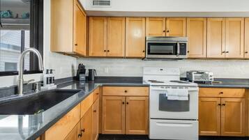 Kondominium, Beberapa Tempat Tidur, dapur, pemandangan kota (OCEAN WINDS 5) | Dapur pribadi