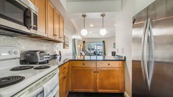 Condo, Multiple Beds, Kitchen, City View (OCEAN WINDS 5) | Private kitchen