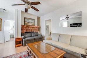Apartment, Multiple Beds, Kitchen, Ocean View (OLIVE AVENUE 3 APT #1) | Living area - Olive Avenue 3 APT #1 (Rehoboth Beach)