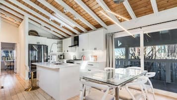 Cottage, Multiple Beds, Patio, Garden View (FIRST STREET 21170) | Private kitchen
