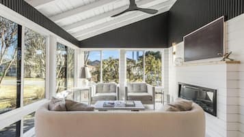 Cottage, Multiple Beds, Patio, Garden View (FIRST STREET 21170) | Living area