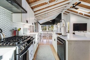 Cottage, plusieurs lits, patio, vue jardin (FIRST STREET 21170) | Cuisine privée