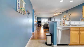 Condo, Multiple Beds, Kitchen, Pool View (PALM DRIVE 36525 #5304) | Interior