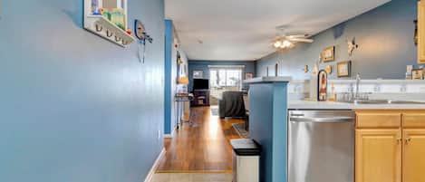 Condo, Multiple Beds, Kitchen, Pool View (PALM DRIVE 36525 #5304) | Interior